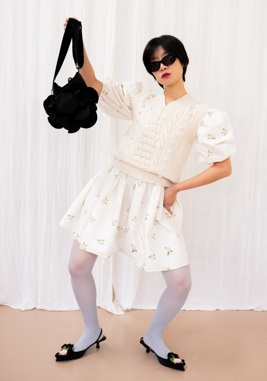 PADDED BACK WITH LARGE FLOWER