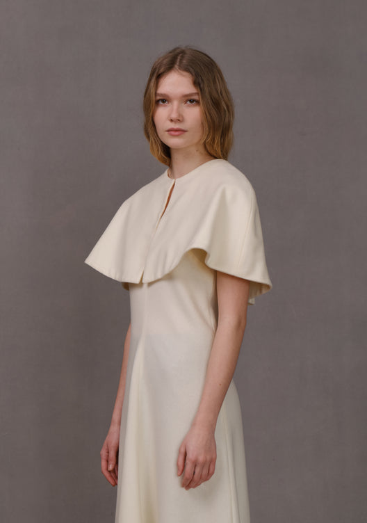 DETACHABLE CAPE