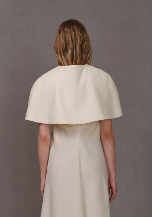 DETACHABLE CAPE
