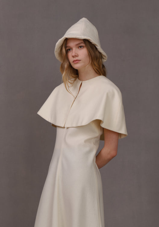 DETACHABLE CAPE