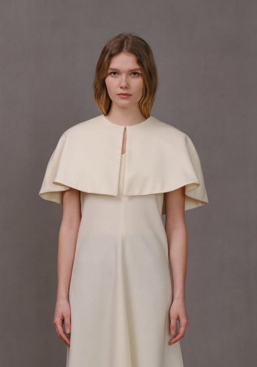 DETACHABLE CAPE